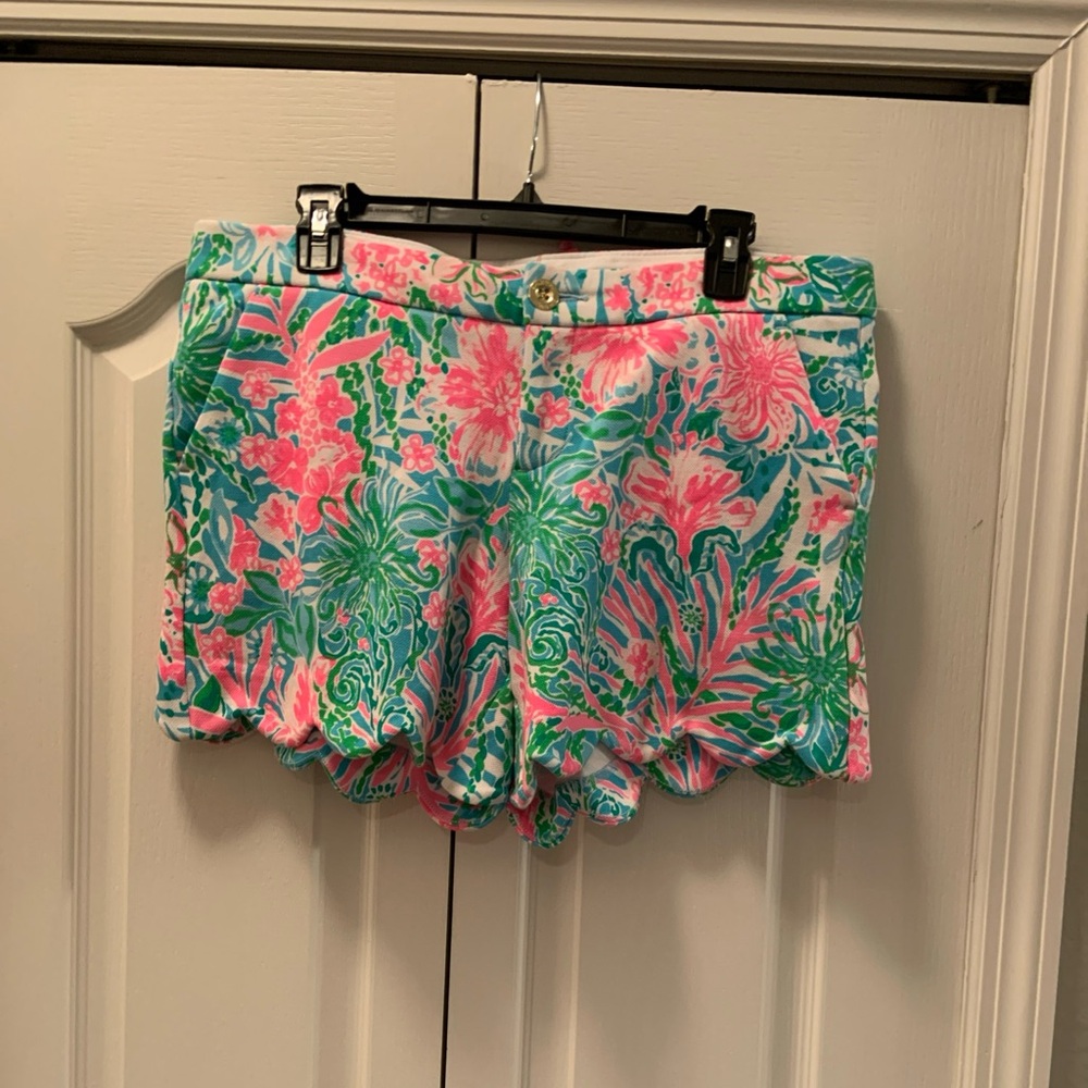 Lilly Pulitzer ladies buttercup knit shorts leaf it wild